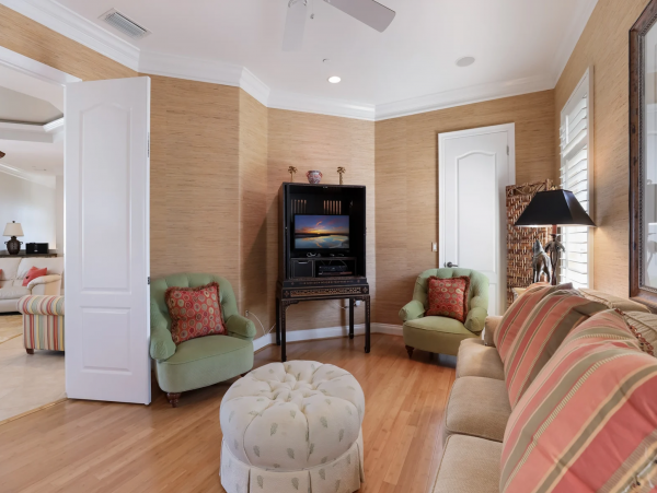 Luxury Beach Front Resort - 3-Bedroom, Heated Pool & Beach Access